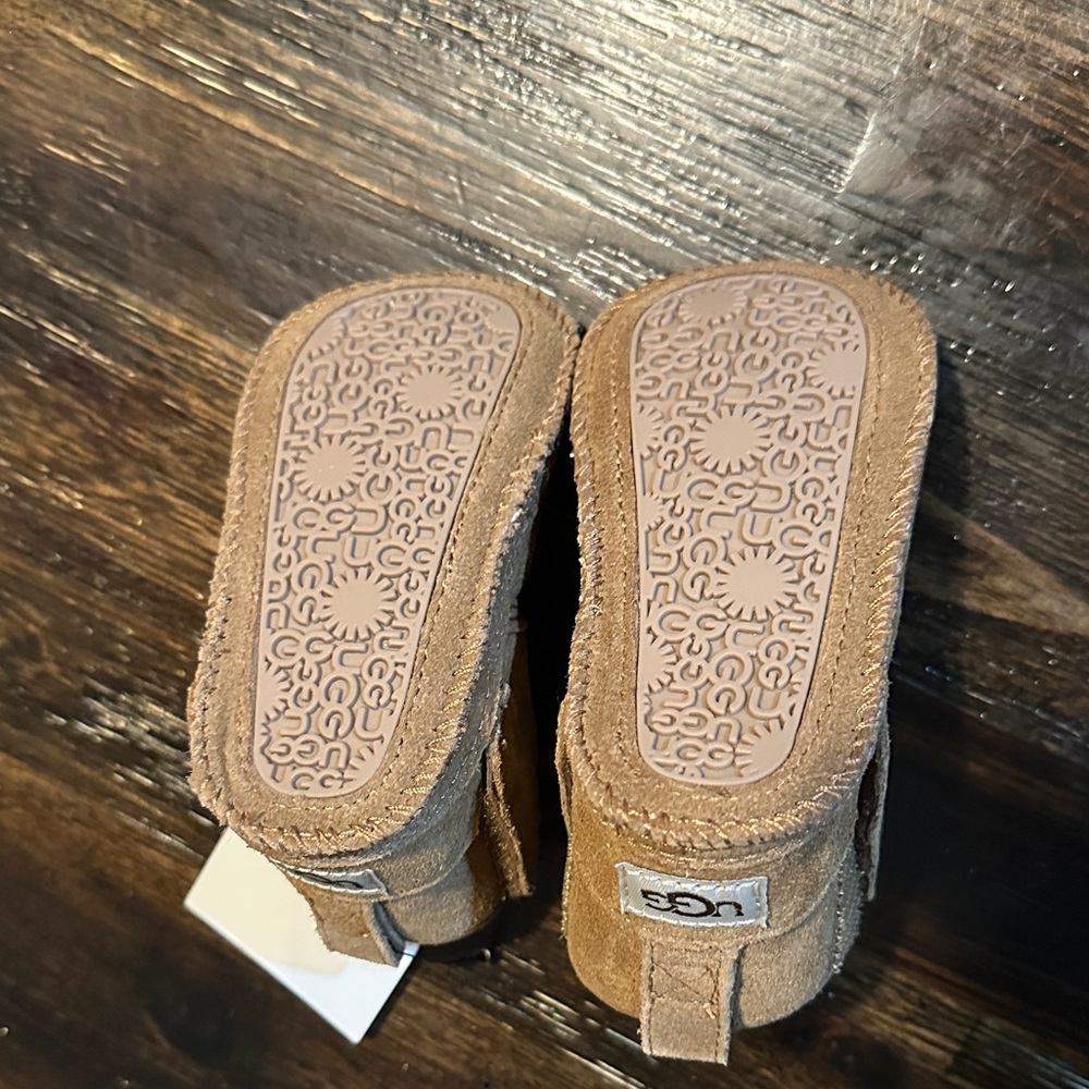 UGG Kids Tan Suede Boots - Picture 4 of 7